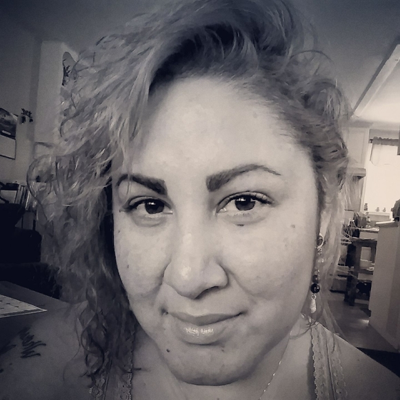 Meet your Posher, Elizabeth - Picture 1 of 1